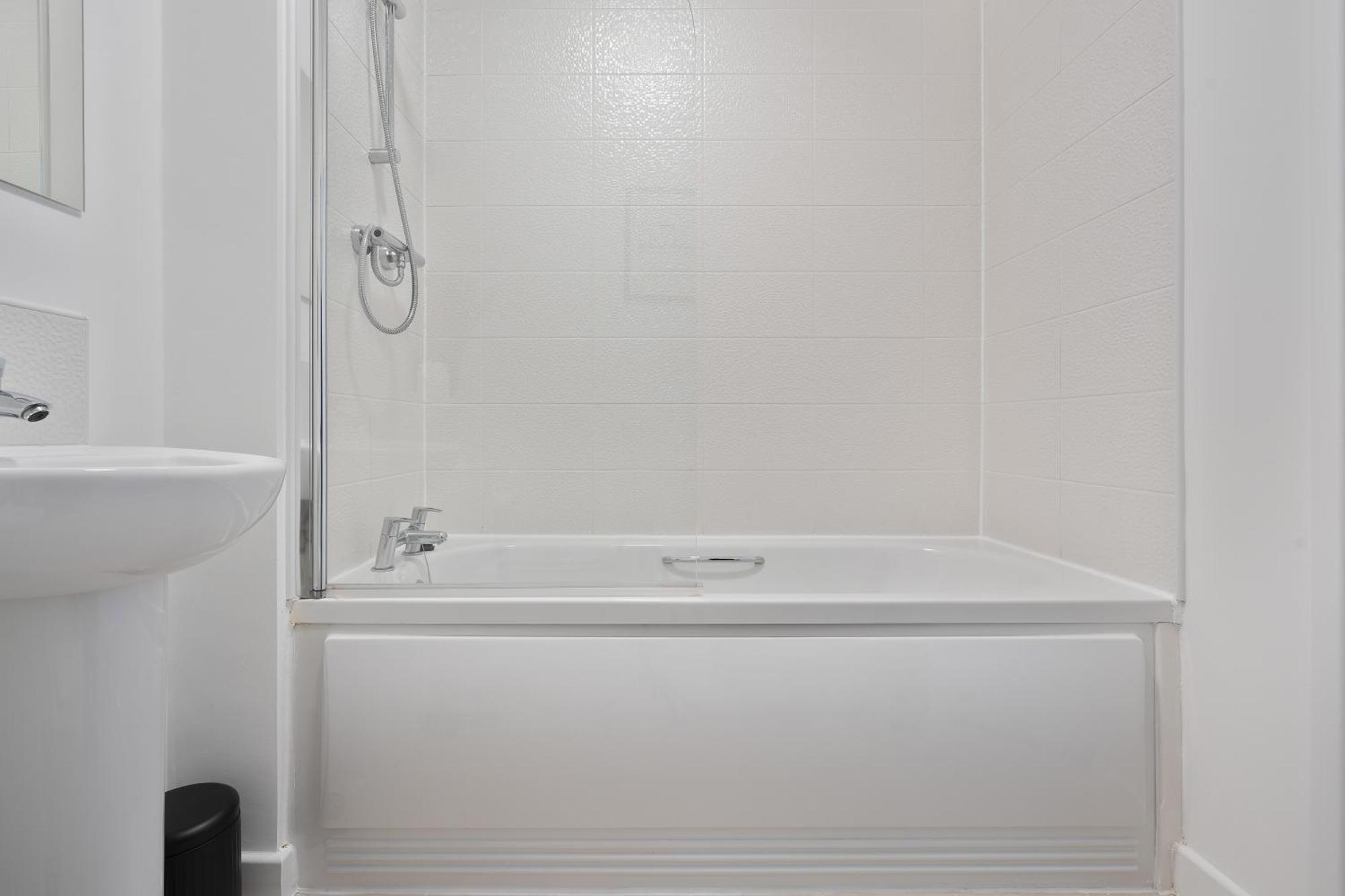 Mersey Way, Spacious 3 Bed Home, Close To Sheffield City Centre & Free Driveway Parking - Perfect For Workers, Groups & Families - Hosted By Stay Host Save Exterior photo