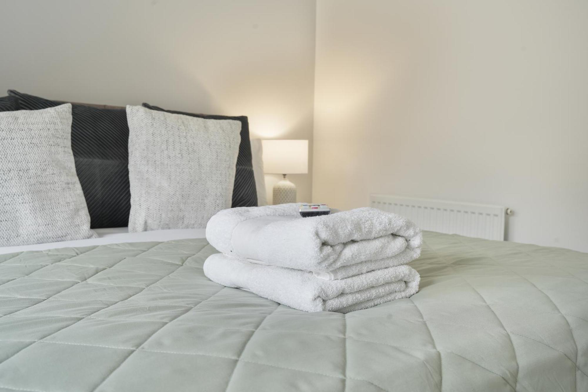 Mersey Way, Spacious 3 Bed Home, Close To Sheffield City Centre & Free Driveway Parking - Perfect For Workers, Groups & Families - Hosted By Stay Host Save Exterior photo